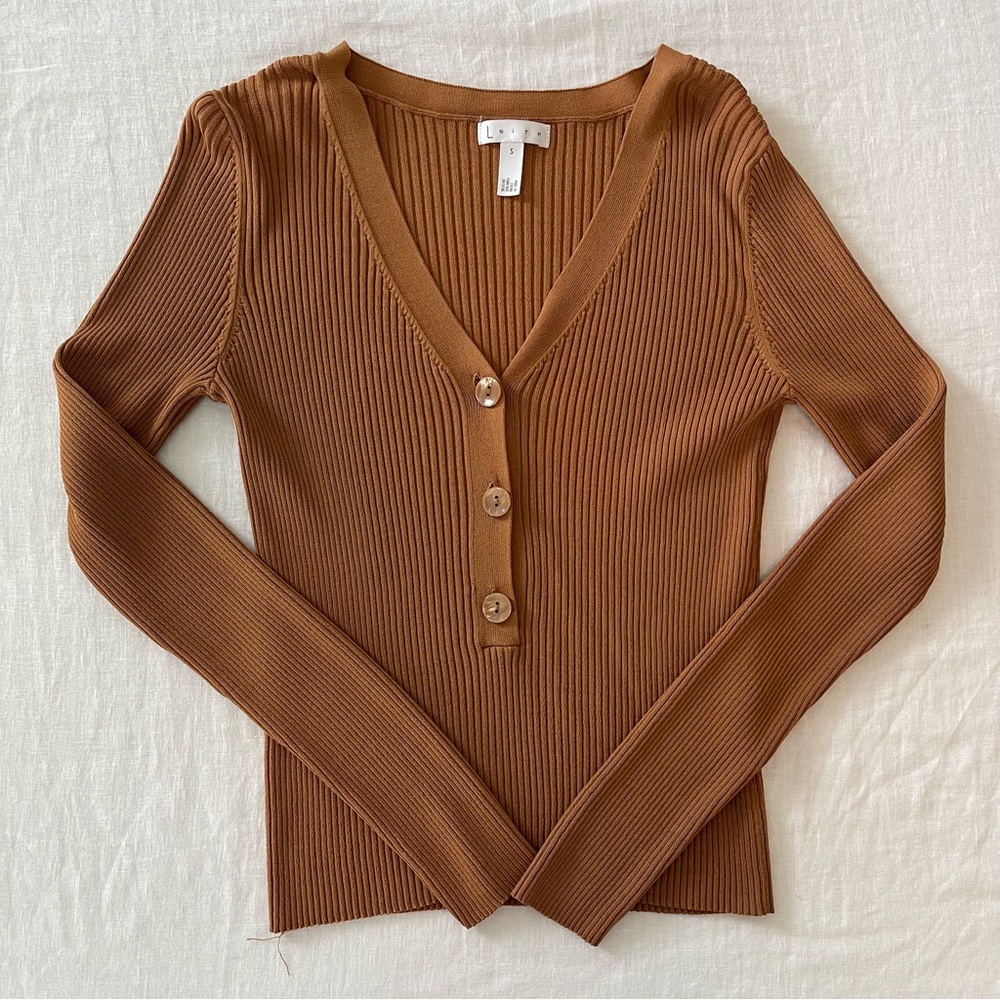 Ribbed sweater size S from Nordstrom with button details